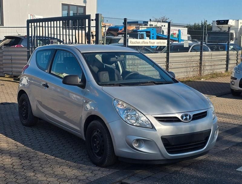 Gebraucht Hyundai i20 Edition 77 PS (56 kW) 2011 Grau Kleinwagen