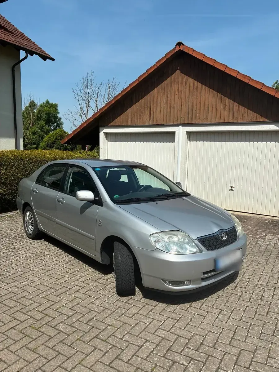 Gebraucht Toyota Corolla 110 PS (80 kW) 2003 Silber Limousine