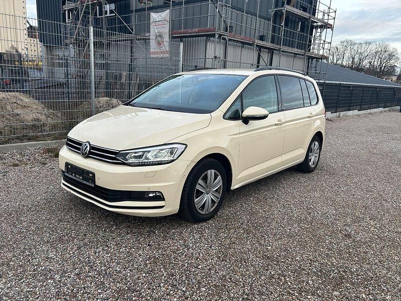 Beige Gebraucht 2020 VW Touran Comfortline Van / Kleinbus | 8.999 € (Superpreis) - Bild 1/4