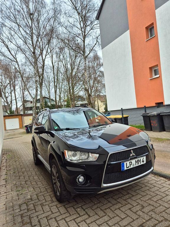 Gebraucht Mitsubishi Outlander 185 PS (136 kW) 2011 Schwarz SUV