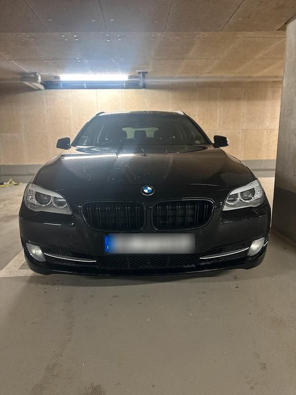Gebraucht BMW 520 184 PS (135 kW) 2012 Schwarz Kombi