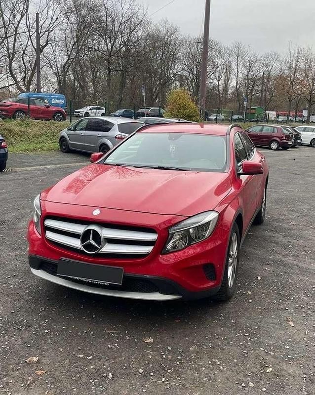 Gebraucht Mercedes GLA200 136 PS (100 kW) 2014 Rot SUV