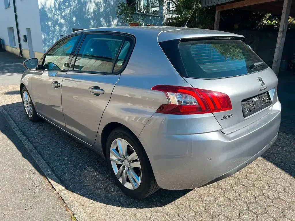 Gebraucht Peugeot 308 Active 125 PS (91 kW) 2014 Silber Limousine