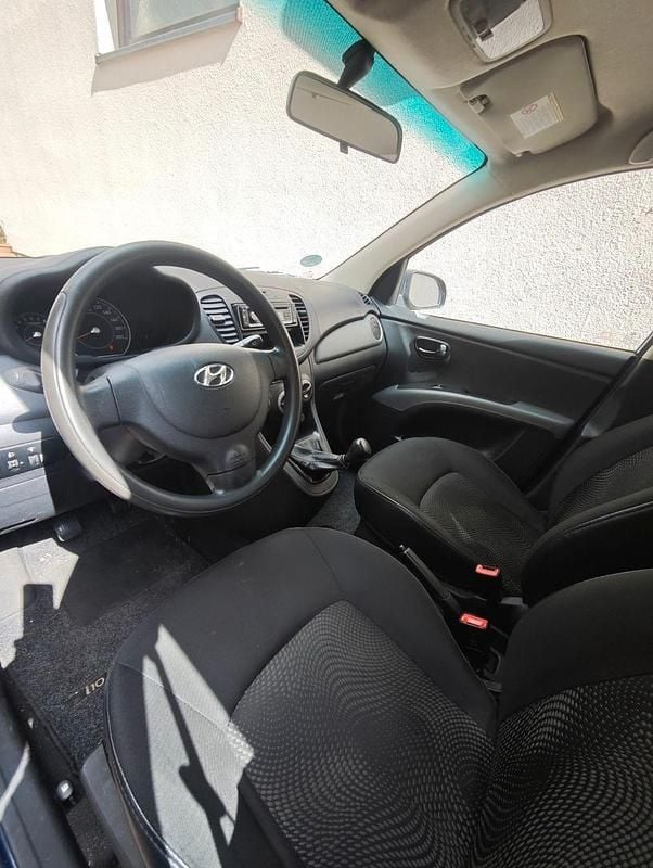 Gebraucht Hyundai i10 Edition 69 PS (50 kW) 2012 Blau Kleinwagen