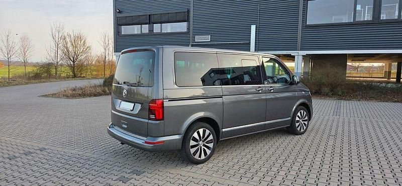 Gebraucht VW Multivan 204 PS (150 kW) 2022 Grau Van