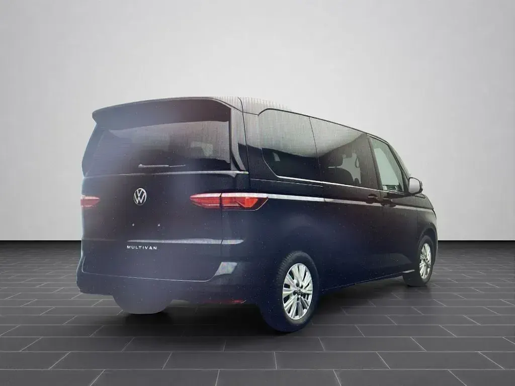Gebraucht VW Multivan 150 PS (110 kW) 2025 Deep black perleffekt Van / Kleinbus