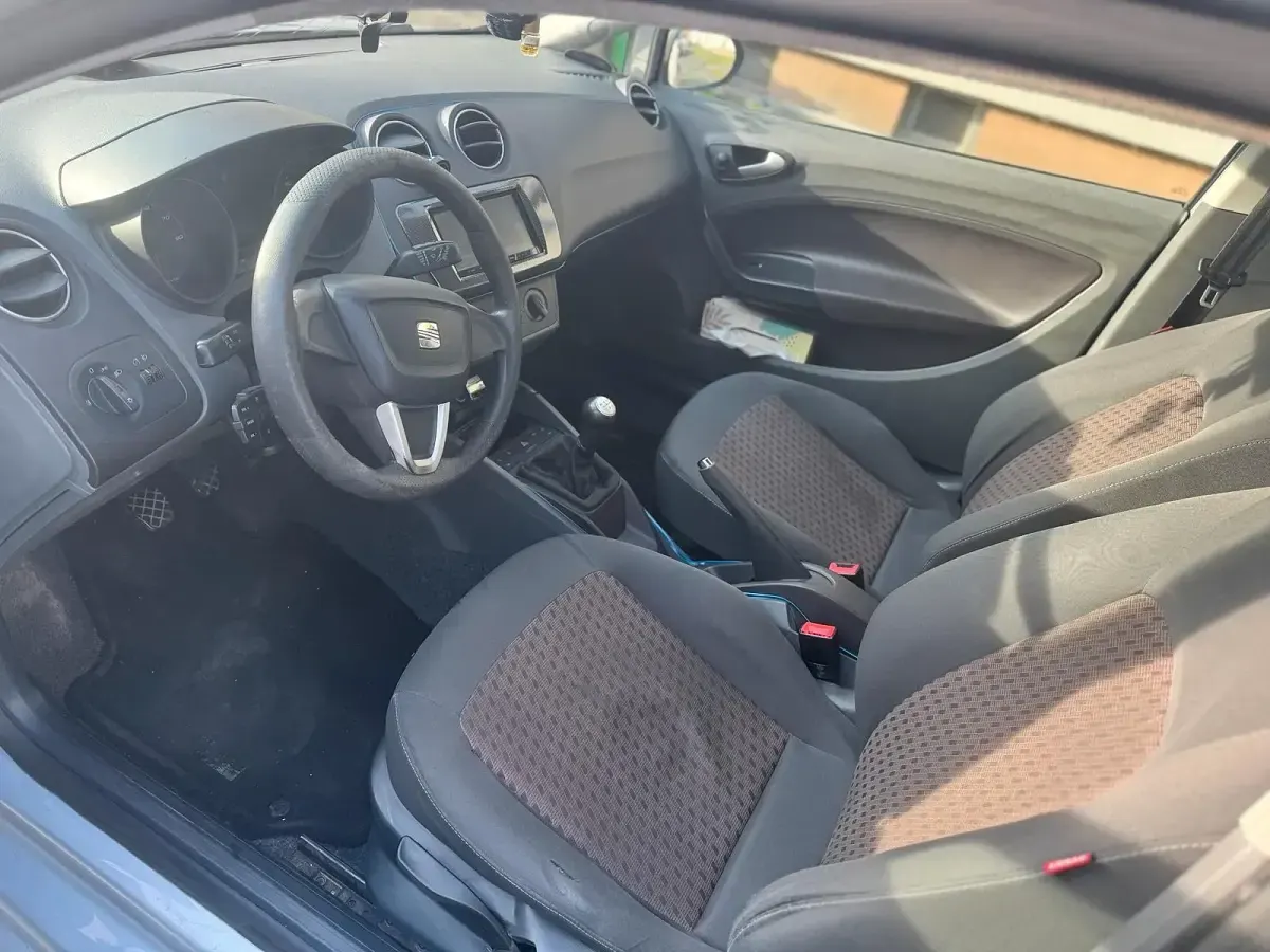 Gebraucht Seat Ibiza 69 PS (50 kW) 2010 Silber Coupé