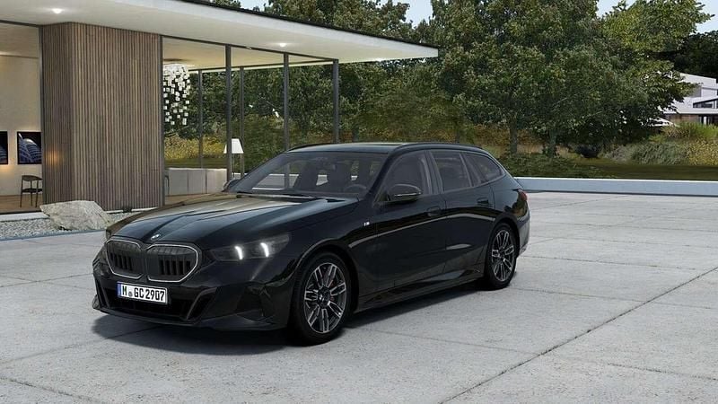 Saphirschwarz Neu 2025 BMW 540 M Sport Kombi | 63.990 € - Bild 1/3