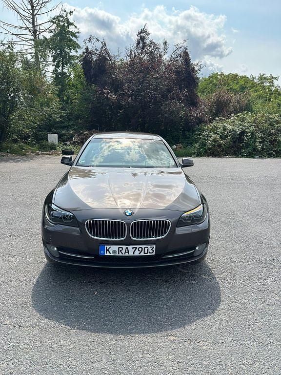 Braun Gebraucht 2010 BMW 525 Limousine | 8.600 € (Guter Preis) - Bild 1/4