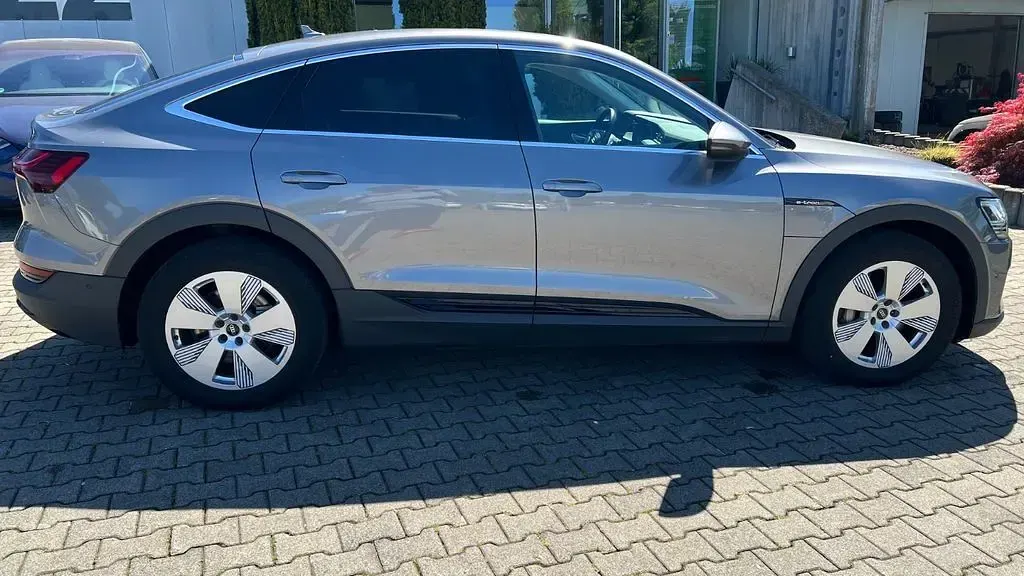 Second-hand Audi e-tron Sportback Basis 230 kW (313 CP) 2021 Gri SUV