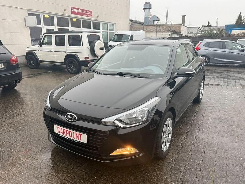 Schwarz Gebraucht 2018 Hyundai i20 Classic Limousine | 7.950 € (Guter Preis) - Bild 1/4