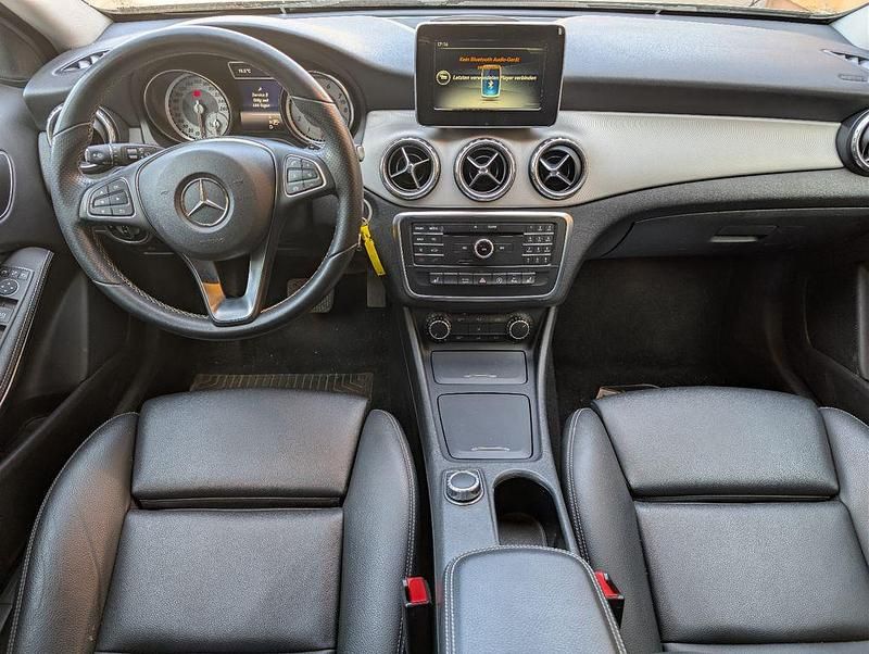 Gebraucht Mercedes GLA200 156 PS (114 kW) 2016 Grau SUV