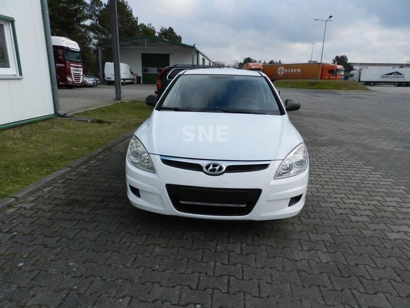 Gebraucht Hyundai i30 109 PS (80 kW) 2010 Weiß Kleinwagen