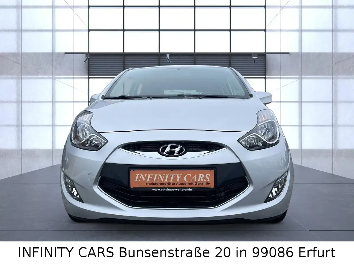 Gebraucht Hyundai ix20 Classic 90 PS (66 kW) 2014 Silber Kleinwagen