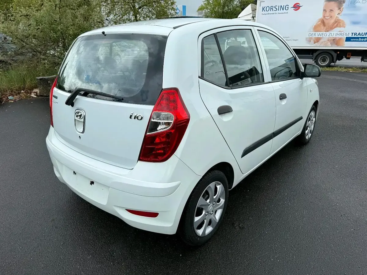 Gebraucht Hyundai i10 70 PS (51 kW) 2013 Weiß Kleinwagen