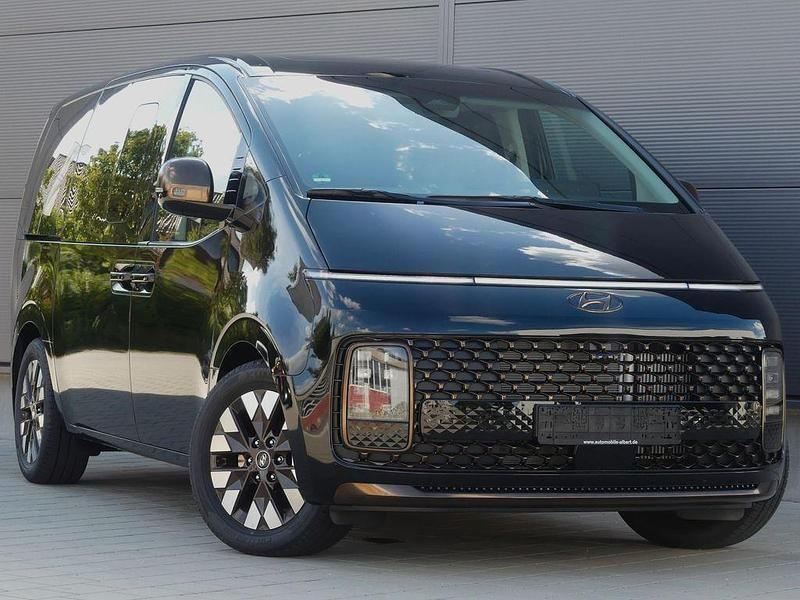 Abyss black / mic Gebraucht 2022 Hyundai Staria Signature Van | 45.190 € (Fairer Preis) - Bild 1/4