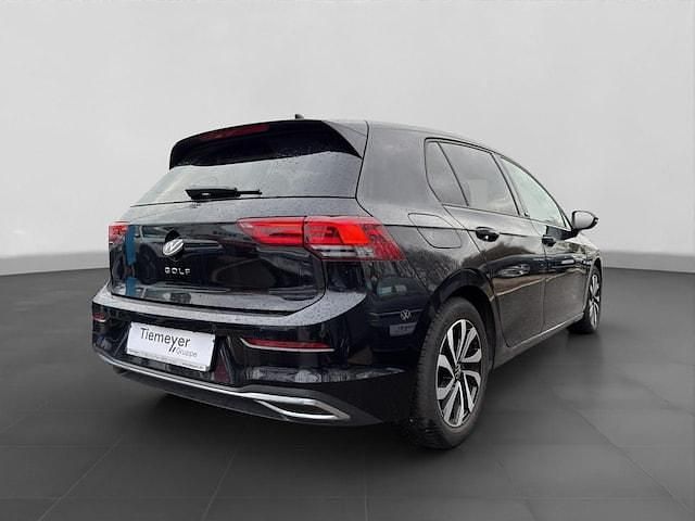 Gebraucht VW Golf VIII Active 150 PS (110 kW) 2022 Schwarz Limousine