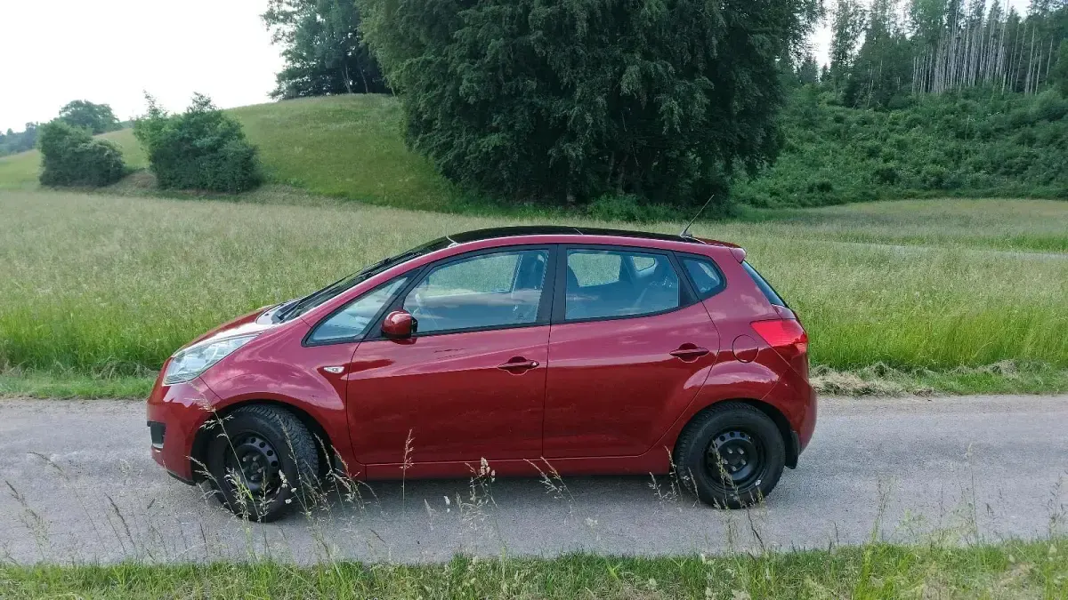 Gebraucht Kia Venga Edition 7 90 PS (66 kW) 2012 Rot Kleinwagen
