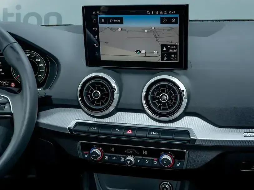 Używany Audi Q2 150 KM (110 kW) 2025 Srebrny SUV