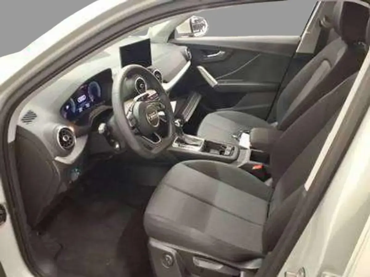 Gebraucht Audi Q2 Advanced 150 PS (110 kW) 2025 Silber SUV