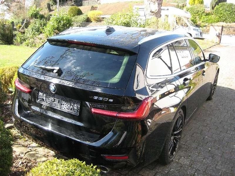 Gebraucht BMW 330e Advantage 184 PS (135 kW) 2020 Schwarz ii Kombi