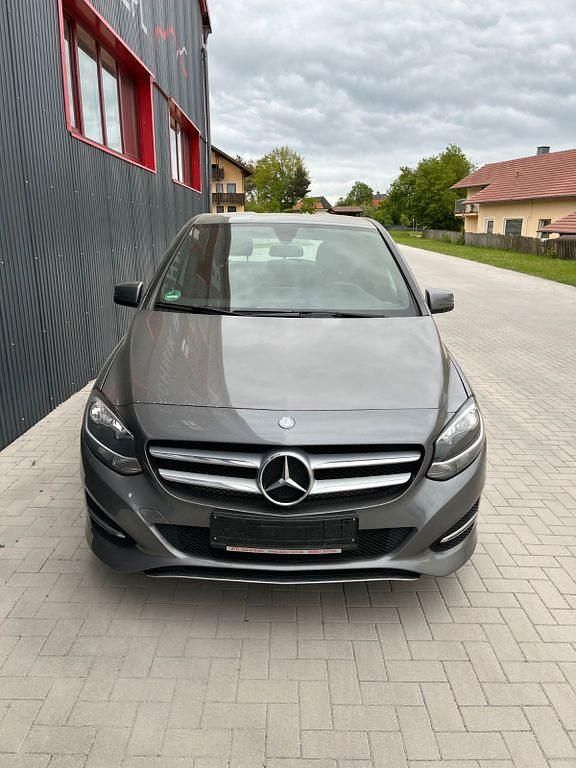 Gebraucht Mercedes B180 109 PS (80 kW) 2015 Grau Van / Kleinbus