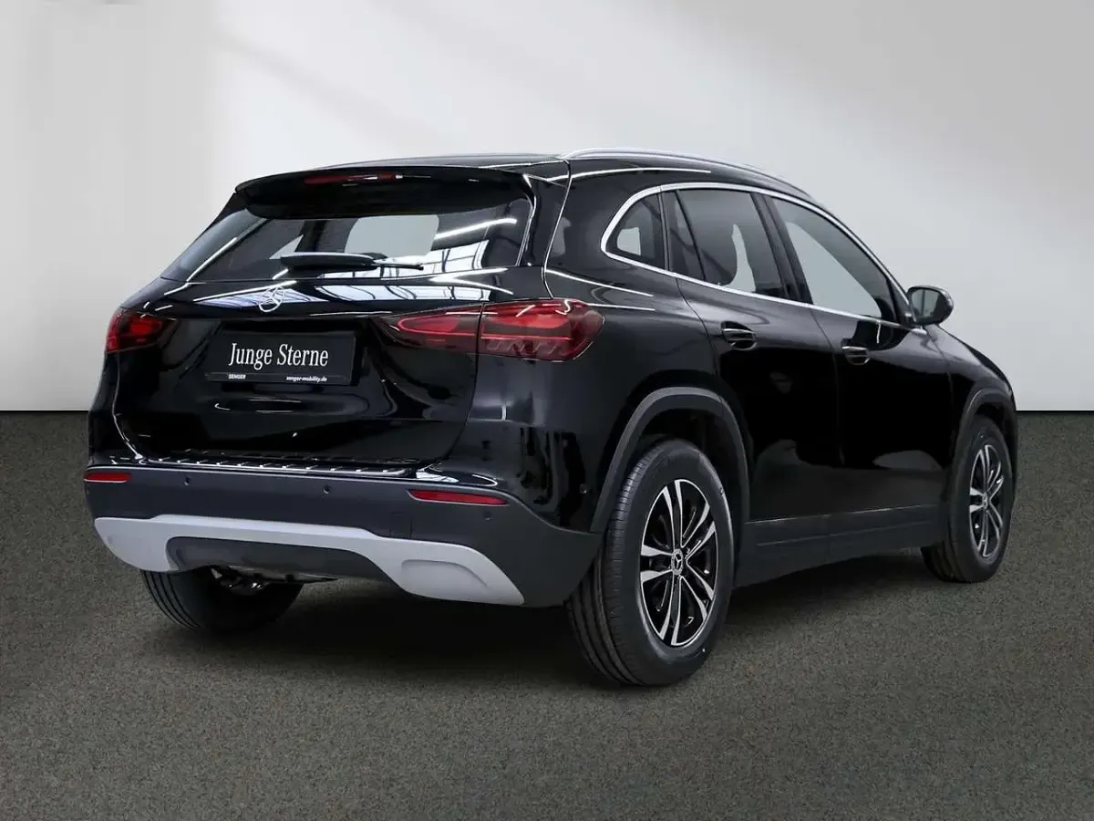 Gebraucht Mercedes GLA200 Advanced 163 PS (119 kW) 2025 Unilack nachtschwarz SUV