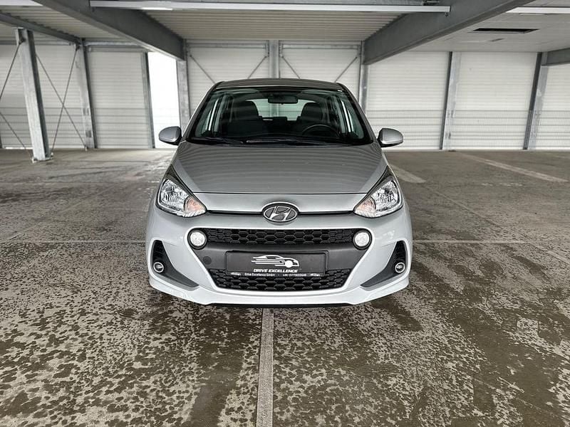 Gebraucht Hyundai i10 87 PS (63 kW) 2017 Silber Kleinwagen
