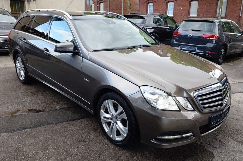 Grau Gebraucht 2012 Mercedes E350 Kombi | 10.999 € (Guter Preis) - Bild 1/4