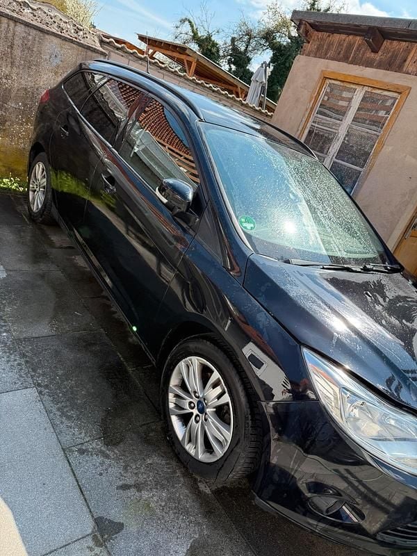 Gebraucht Ford Focus SYNC Edition 125 PS (91 kW) 2014 Schwarz Kombi