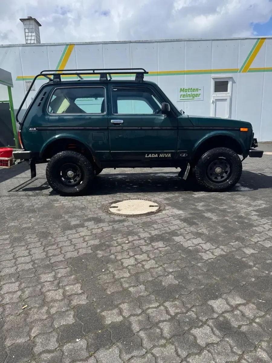 Gebraucht Lada Taiga 92 PS (67 kW) 2011 Grün SUV
