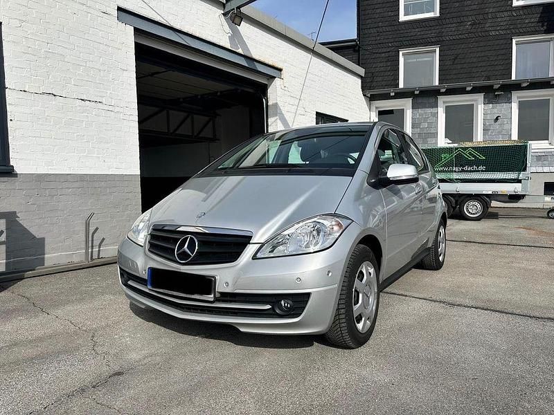 Gebraucht Mercedes A180 116 PS (85 kW) 2011 Silber Van / Kleinbus