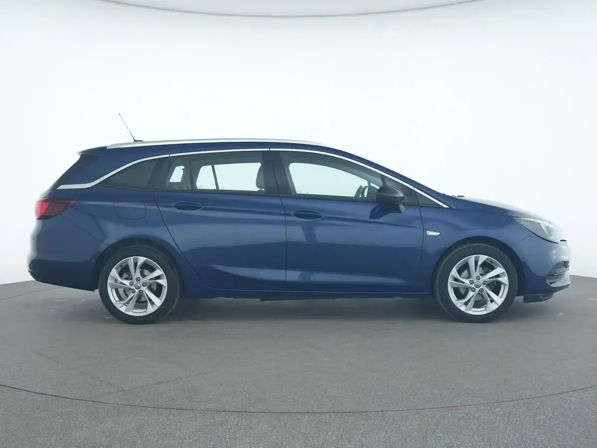 Używany Opel Astra Elegance 131 KM (96 kW) 2022 Niebieski Hatchback