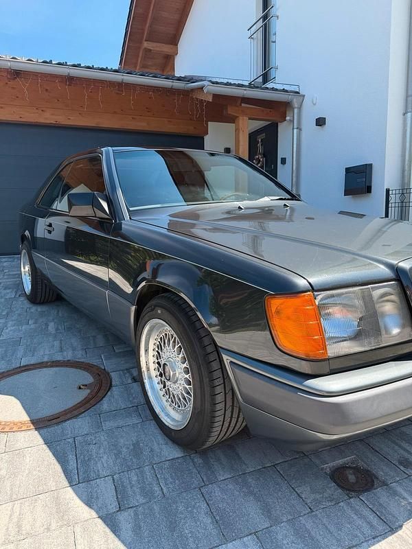 Schwarz Gebraucht 1989 Mercedes E300 Coupé | 23.500 € - Bild 1/4