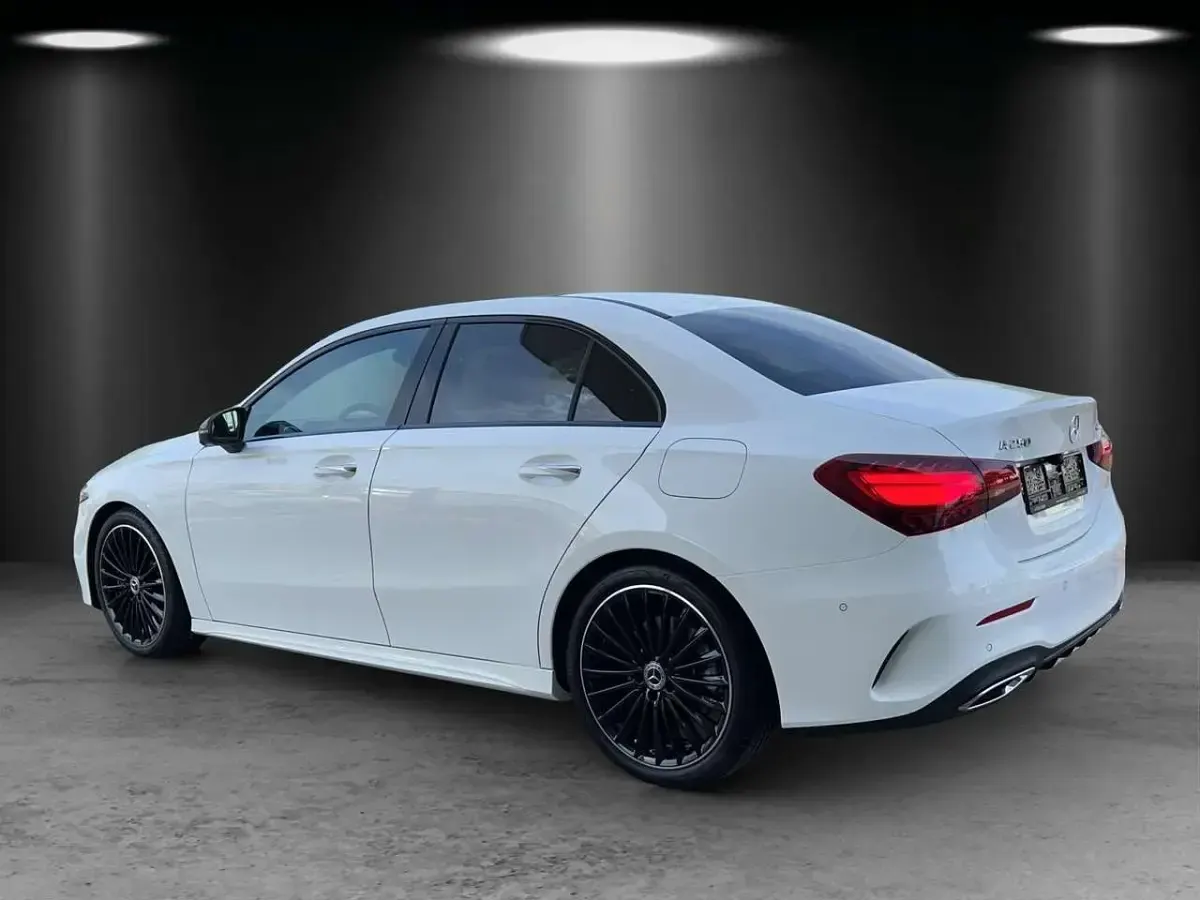 Gebraucht Mercedes A250 AMG 224 PS (164 kW) 2024 Polarweiß Limousine