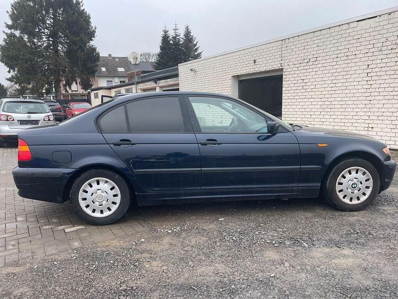 Gebraucht BMW 316 116 PS (85 kW) 2002 Blau Limousine