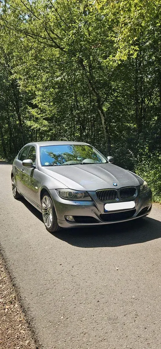 Gebraucht BMW 330 Sport Line 245 PS (180 kW) 2009 Grau Limousine