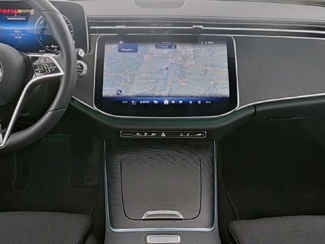 Gebraucht Mercedes E300 Avantgarde 313 PS (230 kW) 2024