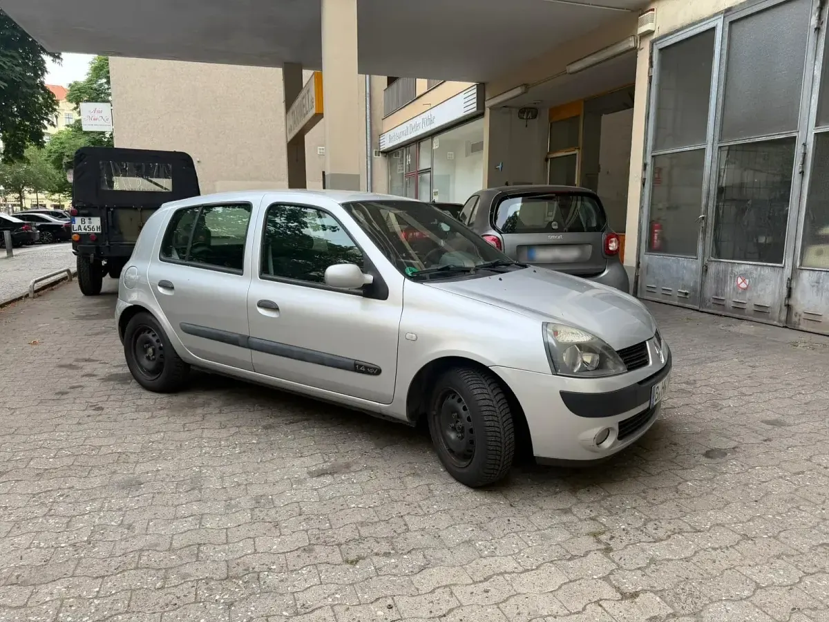 Gebraucht Renault Clio 98 PS (72 kW) 2005 Silber Kleinwagen