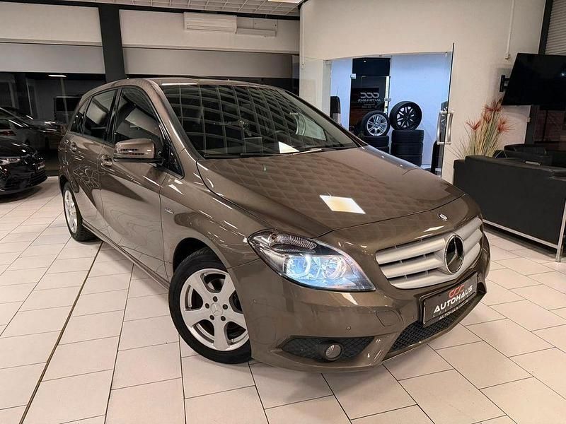 Gebraucht Mercedes B180 122 PS (89 kW) 2012 Grau Van / Kleinbus