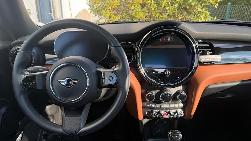 Gebraucht Mini Cooper Classic 136 PS (100 kW) 2023 Schwarz Kleinwagen