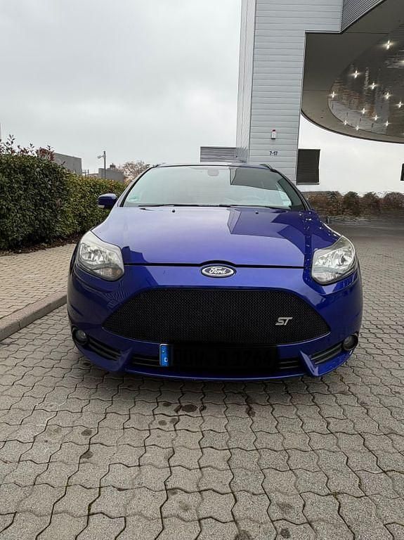 Gebraucht Ford Focus Sport 250 PS (183 kW) 2012 Blau Limousine