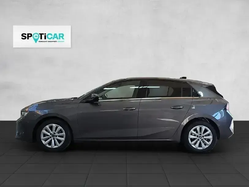 Gebraucht Opel Astra Elegance 110 PS (80 kW) 2023 Mondstein grau/e:vulkan grau (metallic) Limousine