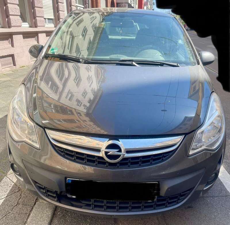 Grau Gebraucht 2011 Opel Corsa Satellite Limousine | 2.600 € (Guter Preis) - Bild 1/4