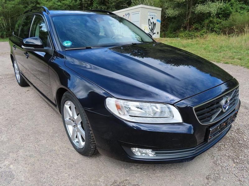 Blau Gebraucht 2016 Volvo V70 Kombi | 17.950 € - Bild 1/4