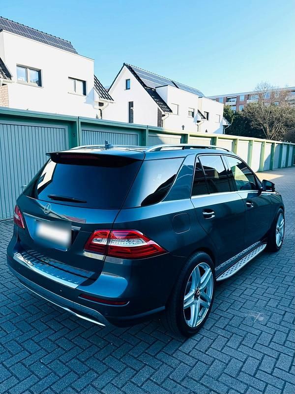 Gebraucht Mercedes ML350 268 PS (197 kW) 2013 Grau SUV