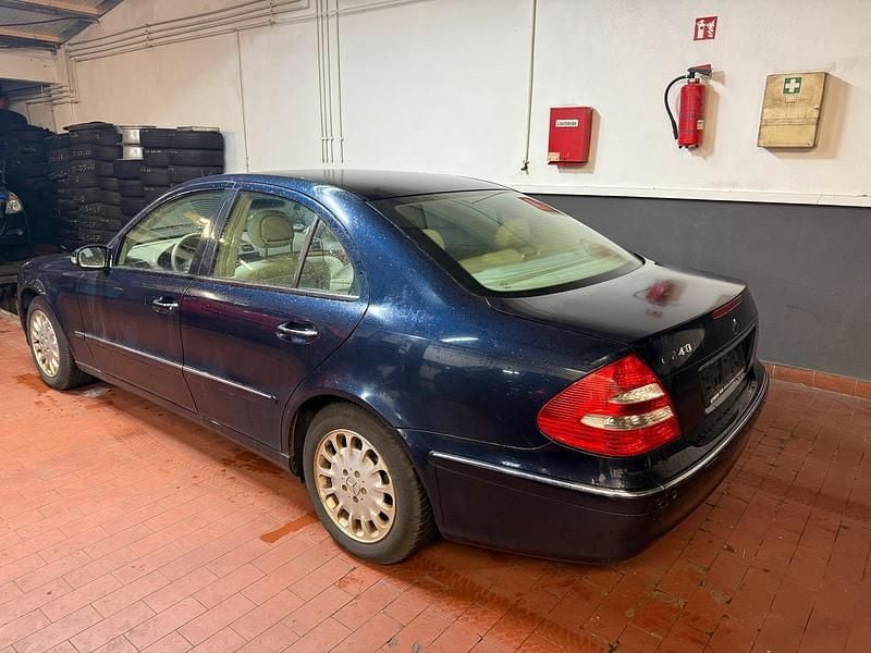 Gebraucht Mercedes E240 177 PS (130 kW) 2002 Blau Limousine