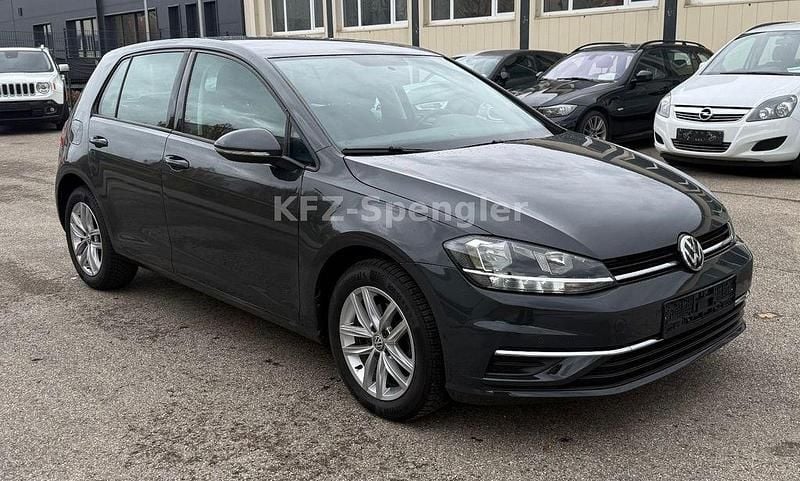 Gebraucht VW Golf VII Comfortline 116 PS (85 kW) 2019 Grau Limousine