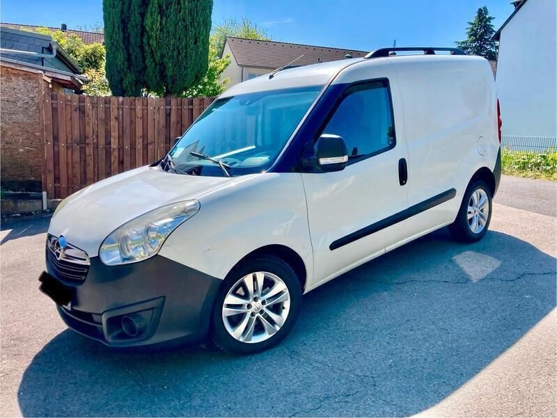 Weiß Gebraucht 2014 Opel Combo Van / Kleinbus | 7.390 € - Bild 1/4