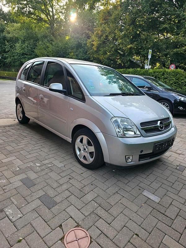 Grau Gebraucht 2003 Opel Meriva Van / Kleinbus | 3.000 € (Etwas zu teuer) - Bild 1/4